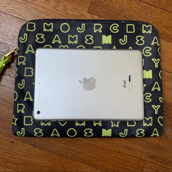 Marc by Marc Jacobs logo iPad case/clutch - Picture 2 of 9